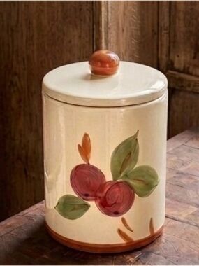 Vtg FRANCISCAN Apple Ceramic Canister W/ Lid Portugal Johnson Bros Hand Painted